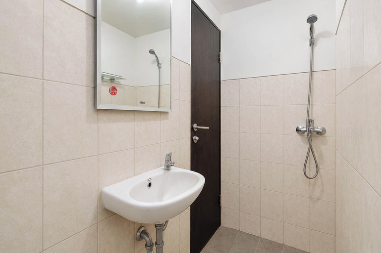 Interior 2, Restful Snug Studio Room At Apartment Suncity Residence, Sidoarjo