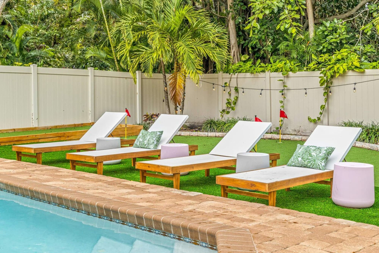 Room 4, 1 Mile to Beach Pool Tiki Bar Mini Golf, Pinellas