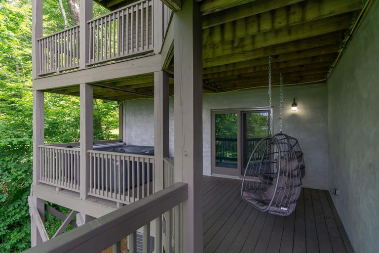 Room 2, 18 Hole Golf - Views For Miles - Hot Tub - Theater, Madison