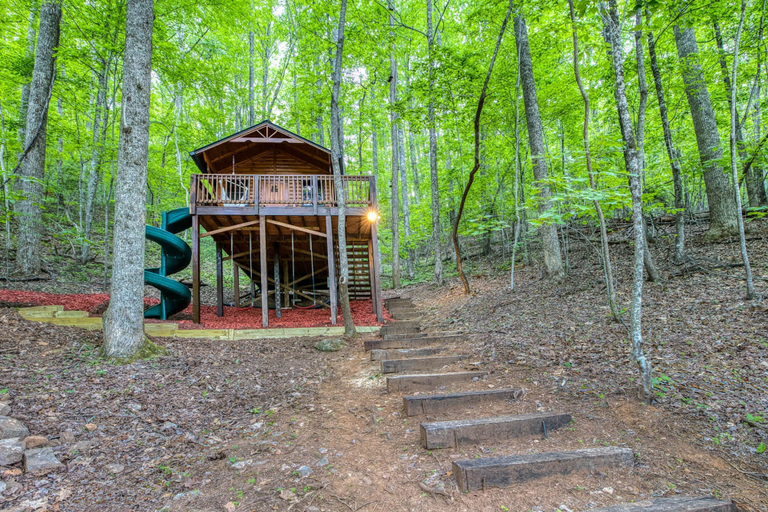 Room 4, Blue Ridge Treehouse Escape Views Hot Tub, Fannin
