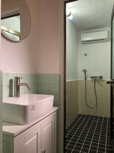 Bathroom 2, Hakugetsu, Nara