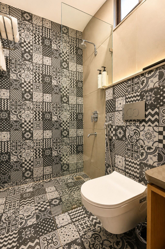 Bathroom 2, Carry Inn Hotel, Indore