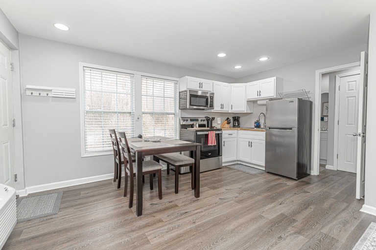 Room 3, Downtown Kimmswick Studio-renovated-prime Location, Jefferson