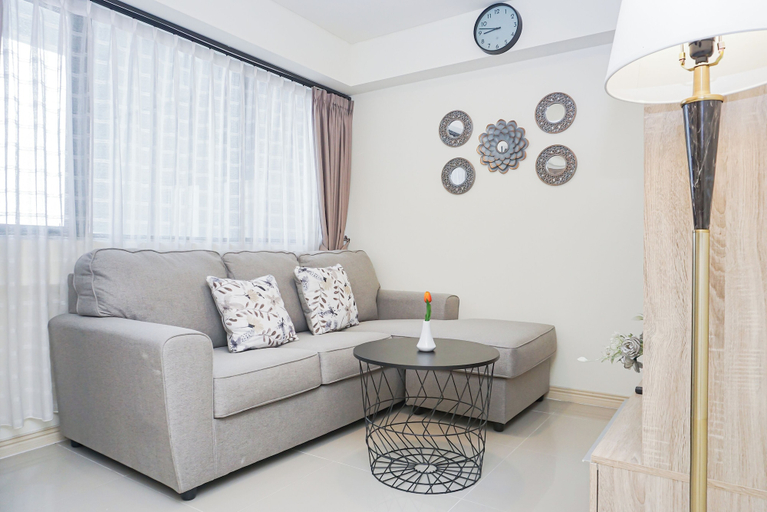 Living room 4, Gray Homelike 2Br At Apartment Meikarta District 1, Cikarang