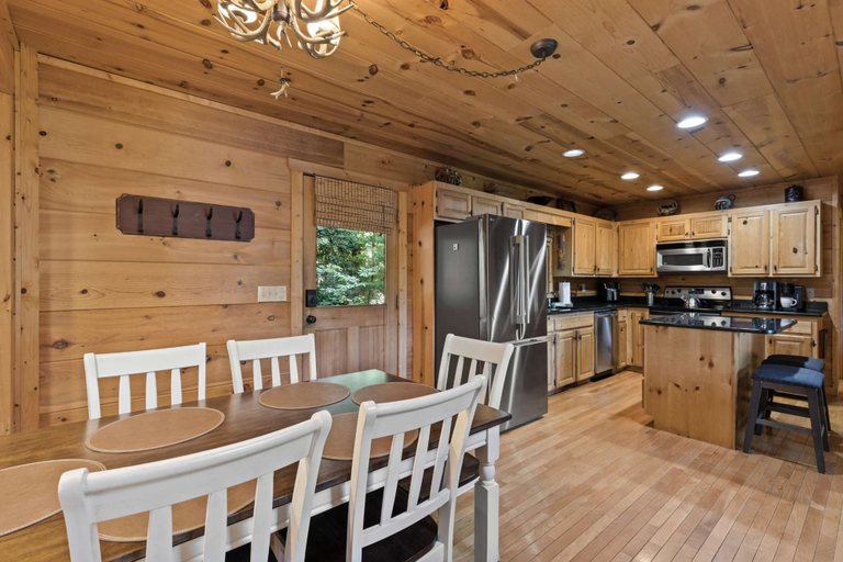 Room 3, Mountain Views Hot Tub Arcade Game Firepit, Fannin