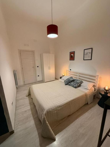 Room 2, NALUSA ROOMS IN CENTRO A TOLEDO, Napoli