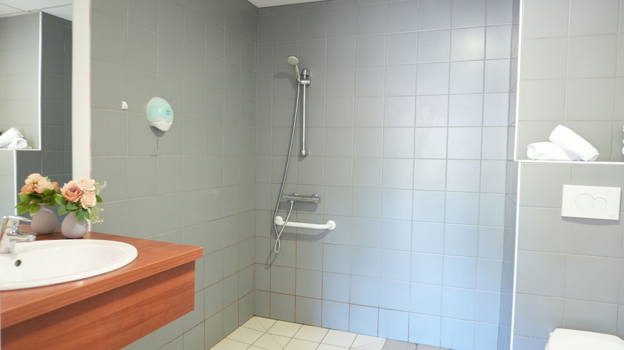Bathroom 3, ZENAO NEVERS RENARDATS, Nièvre