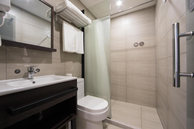 Bathroom 4, Hi Inn Shanghai Tianshan Road, Shanghai