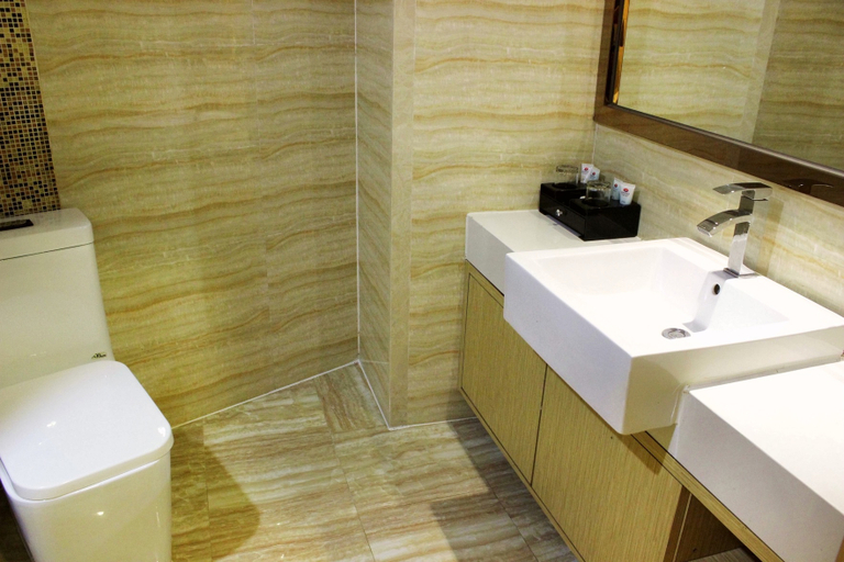 Bathroom 3, Lavande Hotel Shenzhen Luohu Port Guomao Metro Station, Shenzhen