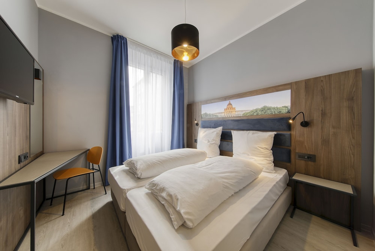 Bedroom 2, Smart Stay Hotel Station, München