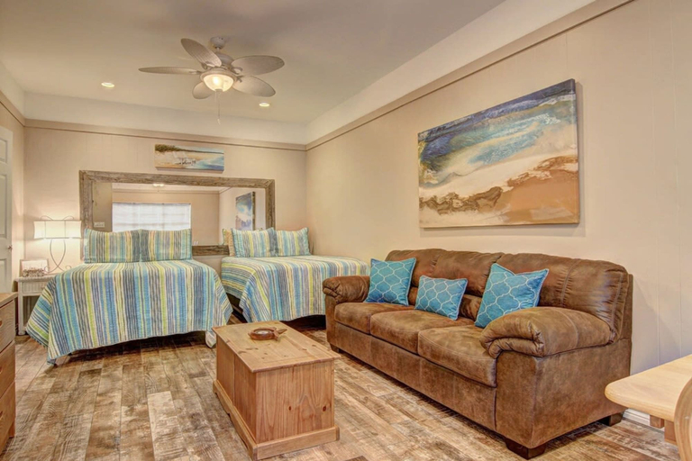 Room 4, Island Oasis- Beach Access Pools Volleyball, Nueces