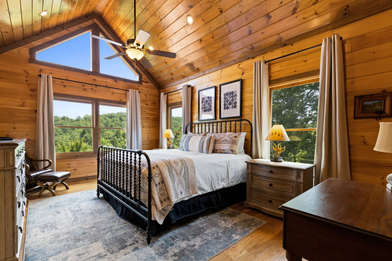 Room 5, EZ Come EZ Geaux - Stunning Mtn Views - Hot Tub, Fannin