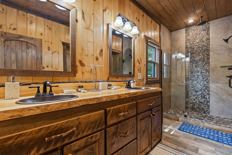 Room 2, EZ Come EZ Geaux - Stunning Mtn Views - Hot Tub, Fannin