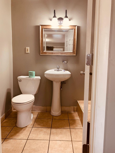 Bathroom 5, Red Carpet Inn - Norristown, Montgomery