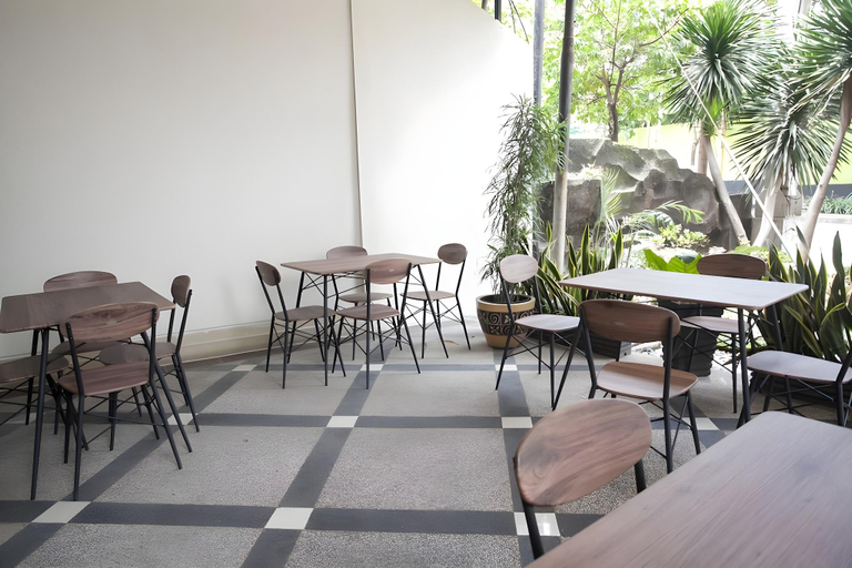 Food & Drinks 5, Urbanview Hotel de Kopen Malang by RedDoorz, Malang
