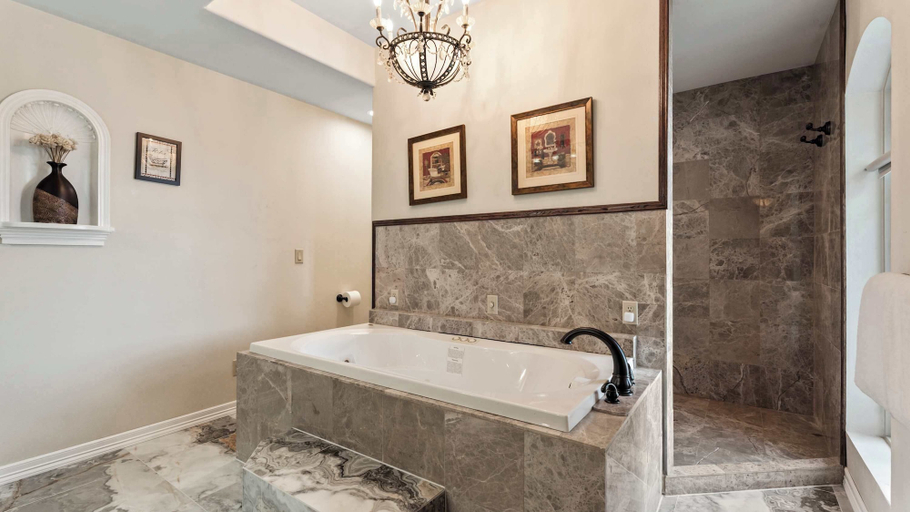Bathroom 3, Riviera Paradise Lake Luxury, Camden