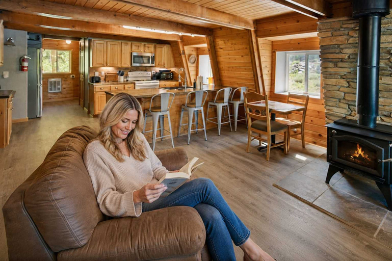 Others 2, Ski-lee Retreat Ski Hike Explore Sleeps 10, Iron