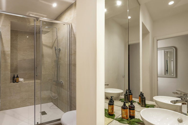 Bathroom 3, San Francesco Ripa Apartments, Rome