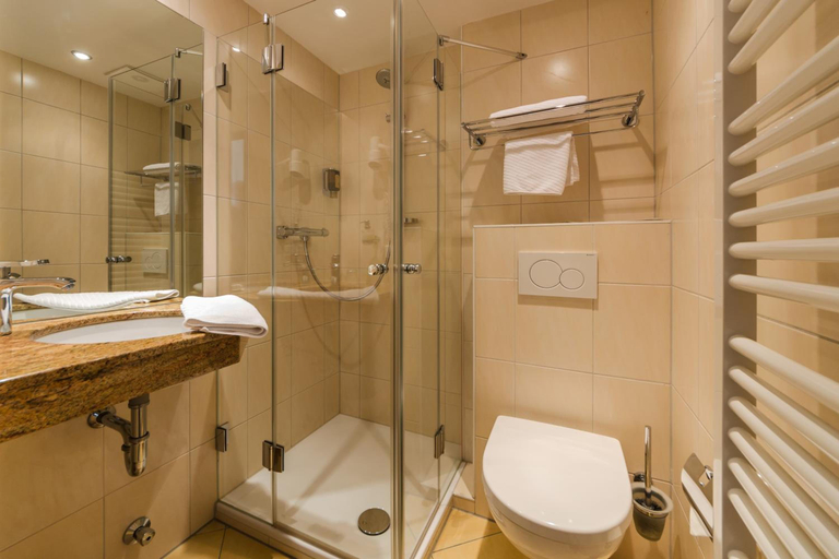 Bathroom 5, Hotel Alte Post, Region Hannover