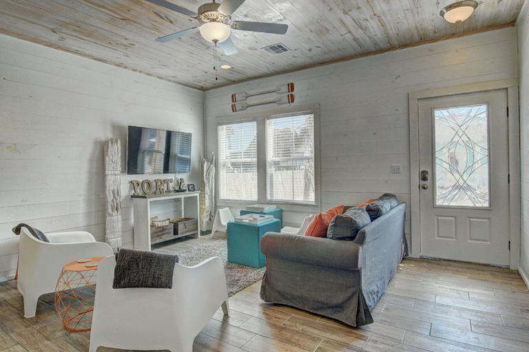 Room 5, Beach Please- Family Friendly Community Pool, Nueces