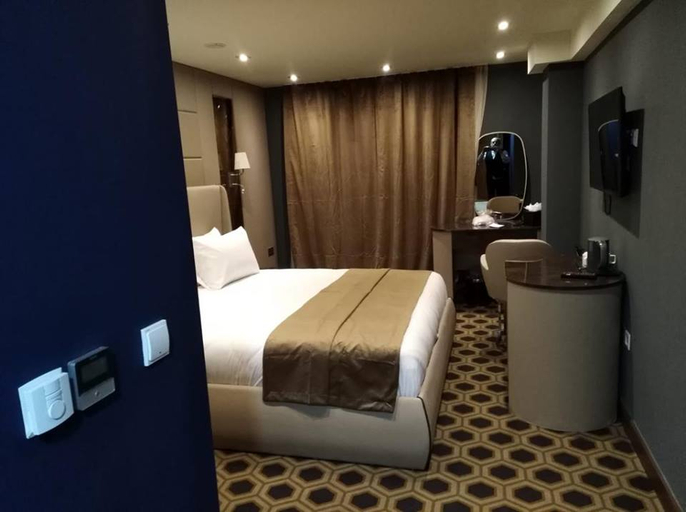 Bedroom 2, Putney Hotel; BW Signature Collection, London
