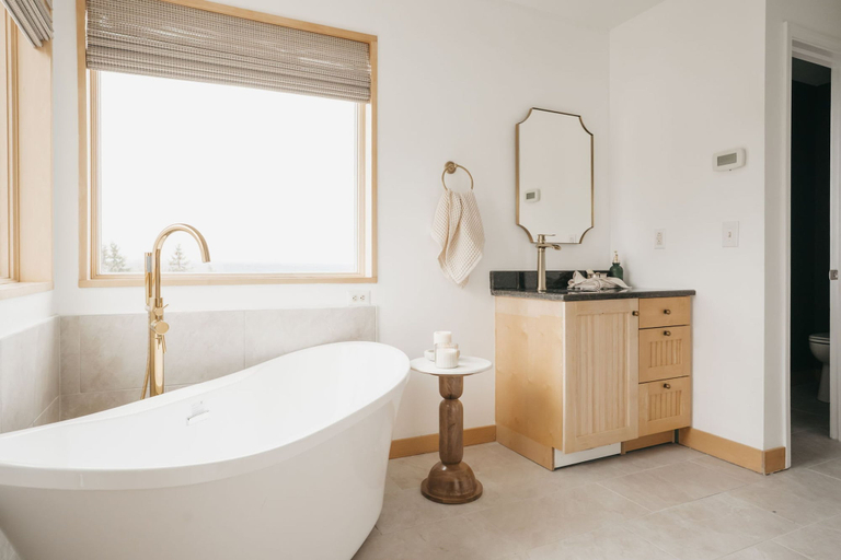 Room 5, Waterview Heights Estate Cayuga Lake Indoor Pool, Tompkins