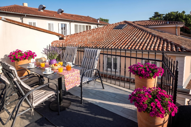Outdoor dining 5, Casa Terrazza in Historic Koper With Sea View, Koper
