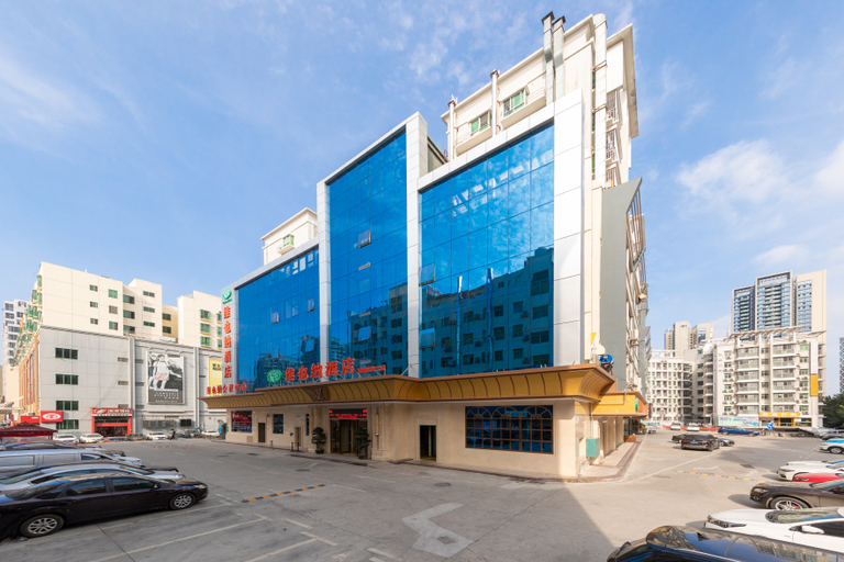 Exterior & Views