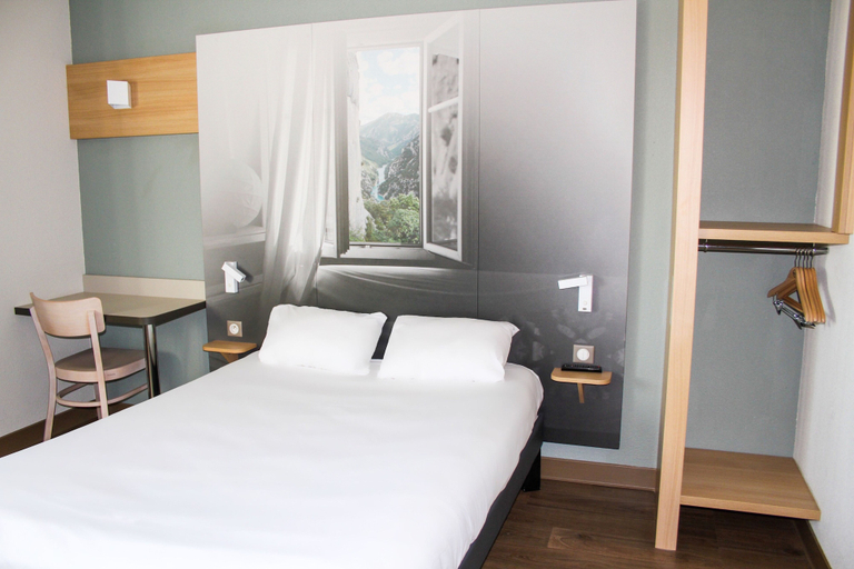 Bedroom 3, B&B HOTEL Valence TGV - ROMANS, Drôme