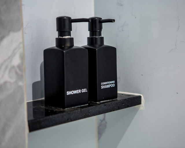 Bathroom amenities, Nouriva Place Bangkok, Phra Nakhon