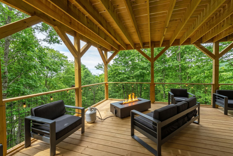 Room 2, Mountain Views Private Sauna Wet Bar Hot Tub, Madison
