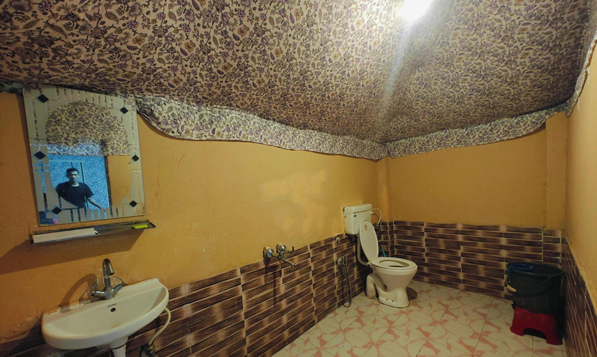 Bathroom 4, The Heimat Resort, Mandi