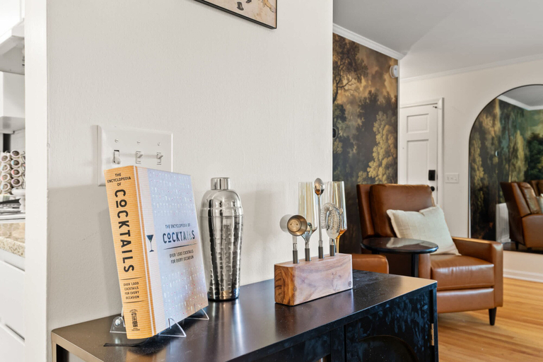 Room 3, Near USC Downtown Fire Pit Dog Friendly, Richland