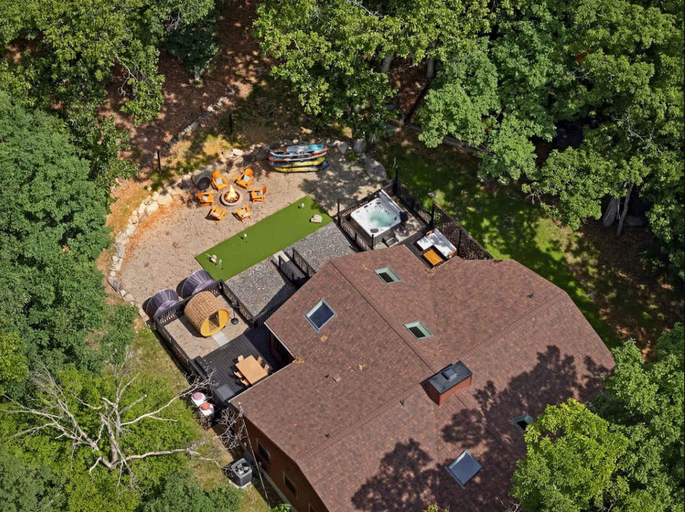 Room 3, The Ridge at Penn Estates A 4BR Pocono Retreat, Monroe