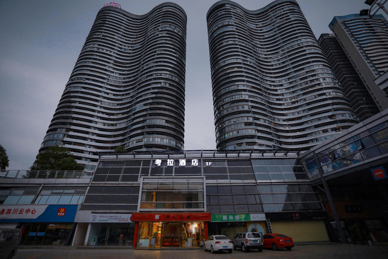 Exterior & Views
