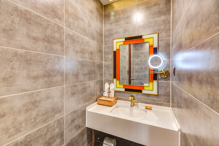 Bathroom, James Joyce Coffetel (Chengde Mountain Resort Toudao Pailou), Chengde