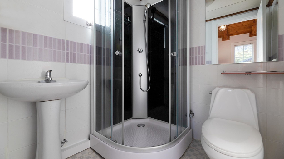 Bathroom 3, Gapyeong Botanical Pension, Gapyeong