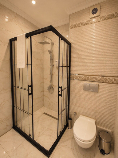 Bathroom 5, Royal Garden Suite and Hotel, Şişli