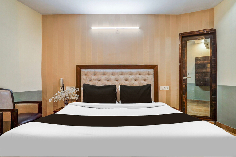 Room 3, Saver Double Zirakpur Patiala Anvay, Sahibzada Ajit Singh Nagar