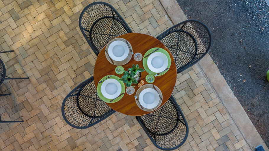 Outdoor dining 5, Summit Retreat B&B, Moshi Urban