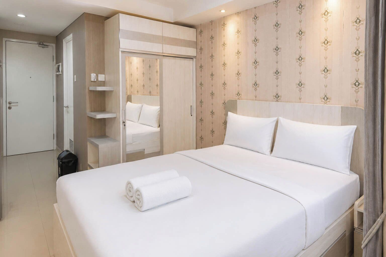 Room, Elegant And Airy Studio At Apartment Tamansari Skylounge Makassar, Makassar