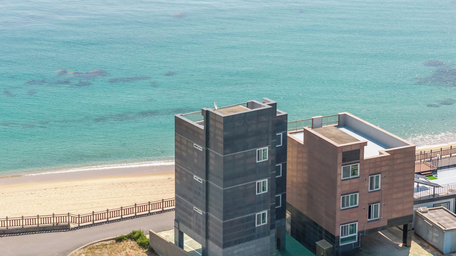 Exterior & Views, Goseong Beach Jin Spa Pension, Goseong