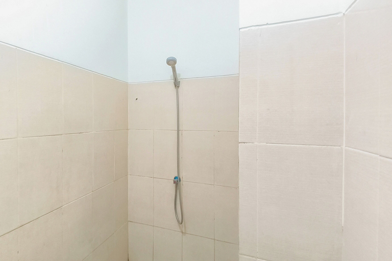 Bathroom 4, Minimalist And Simple Studio At Bale Hinggil Apartment, Surabaya