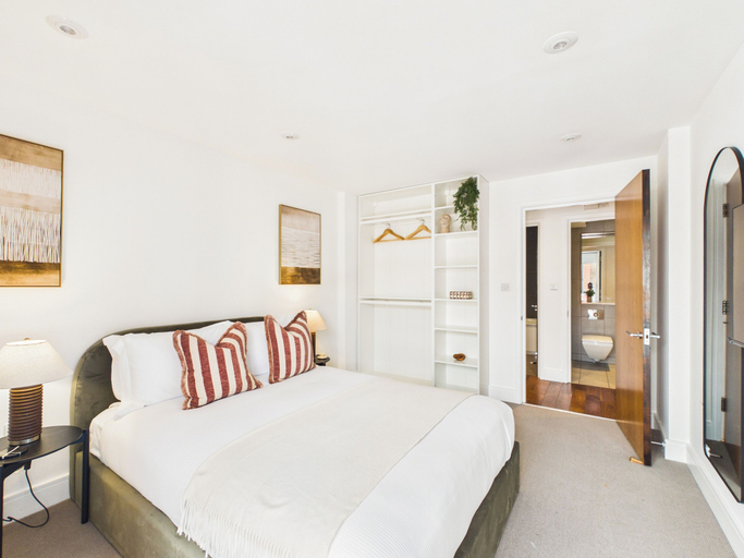 Room 2, Westminster Residences by apt., London