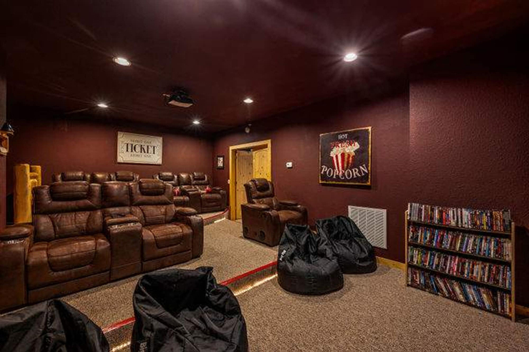Room 5, Private Mtn Views Movie Theater Hot Tub Pool Table, Sevier