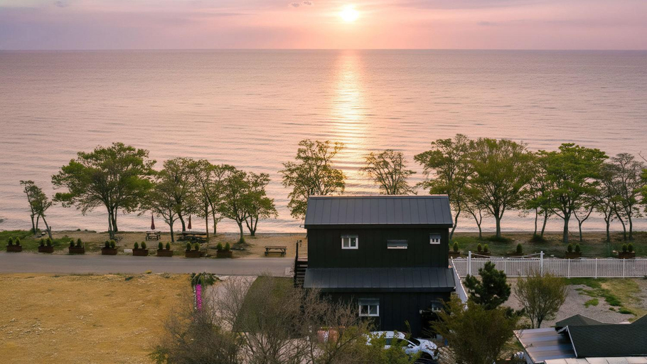 Exterior & Views 2, Yeongheungdo Sunset Spa Pension, Ongjin