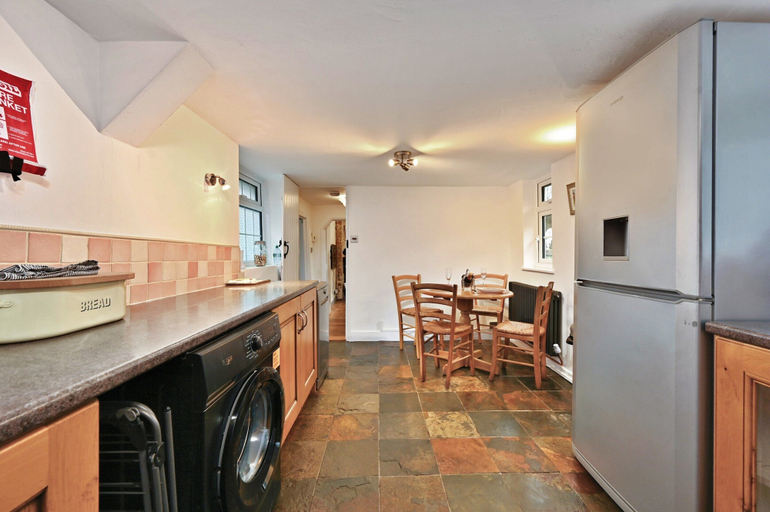Private kitchen 4, Welcoming Cottage in Kent Village, Kent