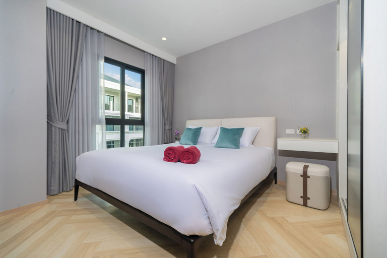 Room 5, Title Legendary D606, Phuket Island