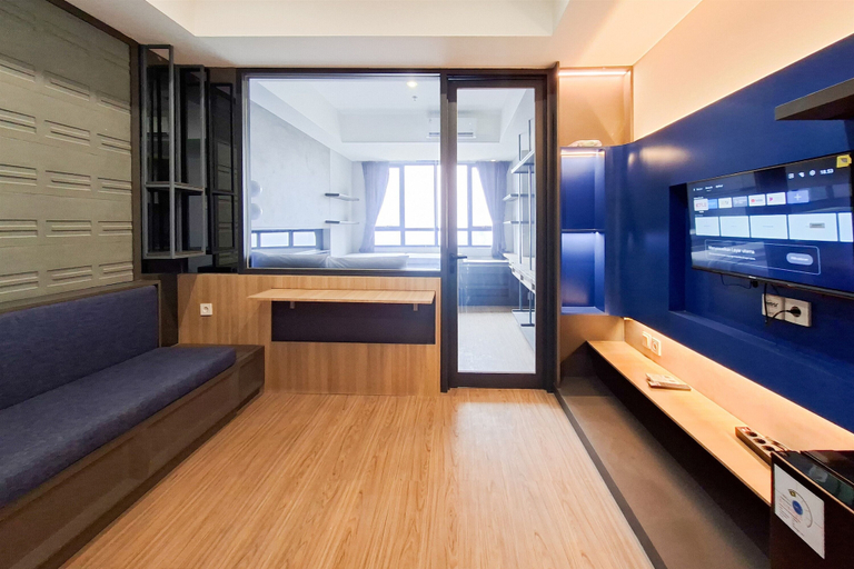 Living room 2, Chic With Urban Design 1Br Apartment At Collins Boulevard, Tangerang