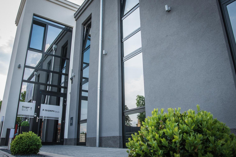 Exterior & Views